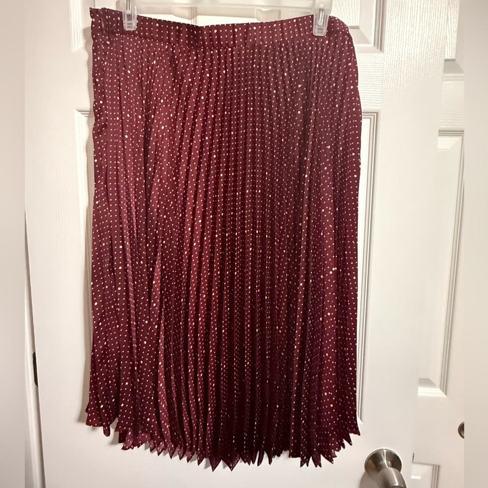 Elegant Burgundy Pleated Skirt
